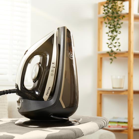 Petra steam iron - on the stand