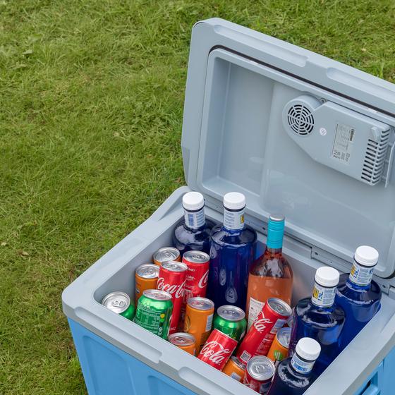 Coolbox 40 litres - filled close-up