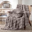 Pom Pom Fur plaid met kussens - taupe