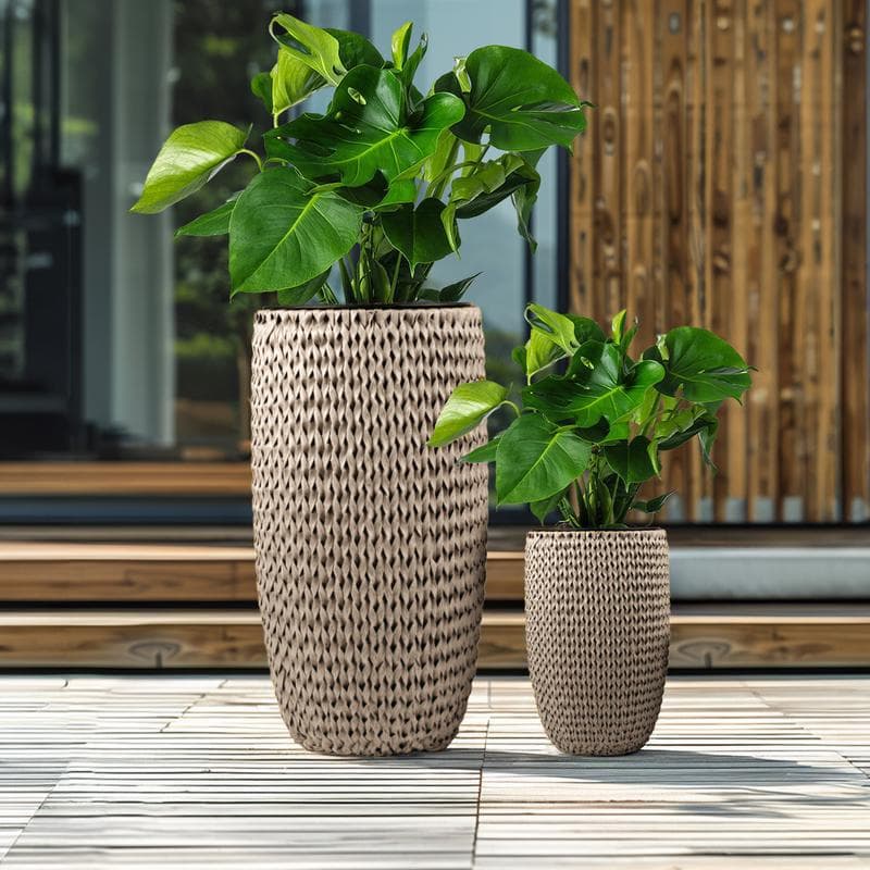 Lot de deux pots en rotin synthétique