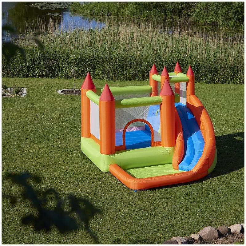 Opblaasbaar springkasteel met glijbaan