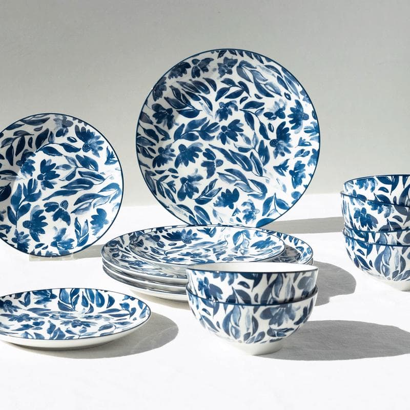 Bordenset met bloemenmotief