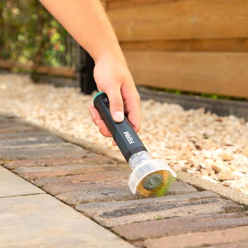 Désherbeur thermique et désherbeur électrique à brosse FERM