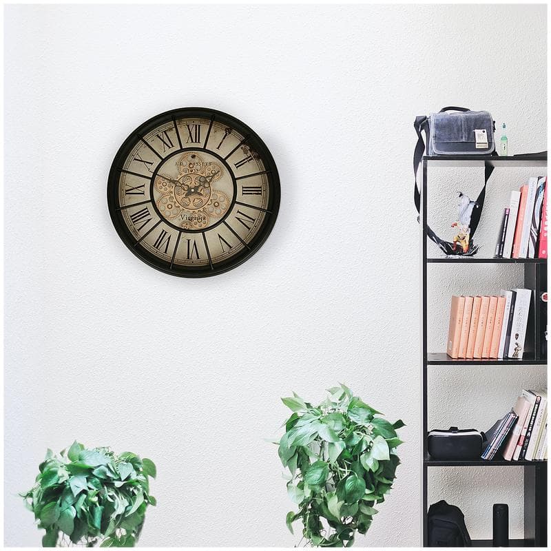 Wandklok met tandwielen