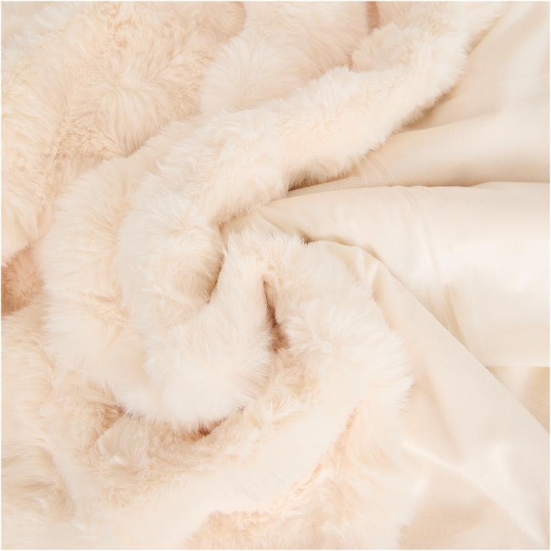 Pom Pom Fur plaid met kussens - crème-wit