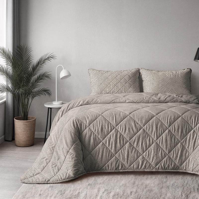 Lazy all-in-one dekbed stripes - taupe - op bed