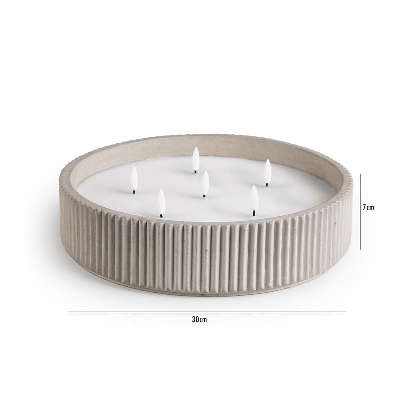 Bougie LED dans un bougeoir en ciment