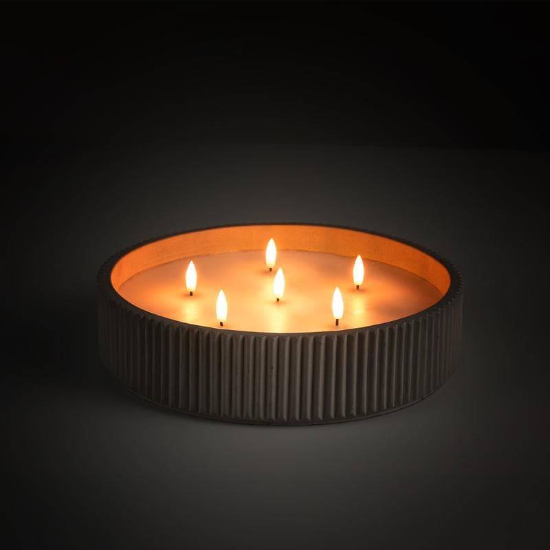 Bougie LED dans un bougeoir en ciment