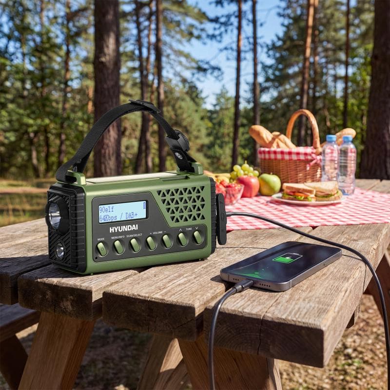 Hyundai Noodradio DAB+ met ledlamp en powerbank