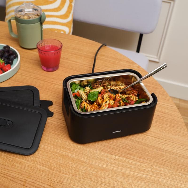 Tristar elektrische lunchbox met opwarmfunctie in gebruik