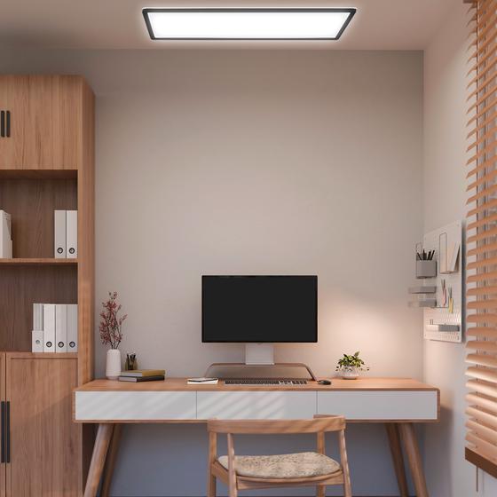 Plafonnier LED au dessus d'un bureau 