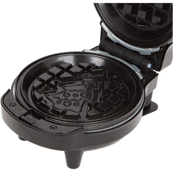 Petra 10-in-1 mini waffle maker with Christmas tree plate