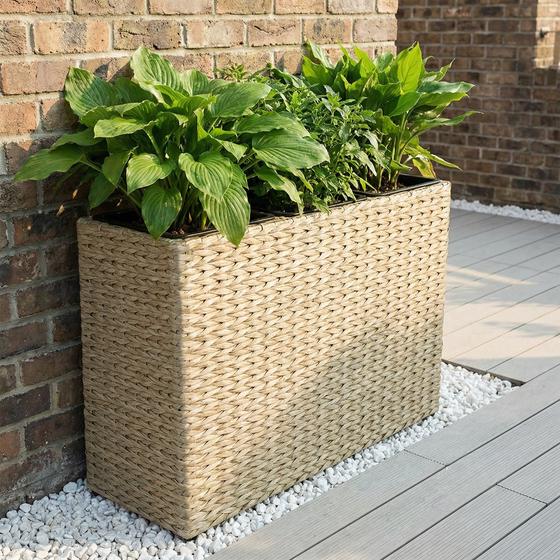 Rattan plantenbak 3-in-1 - lichtbruin in gebruik met planten