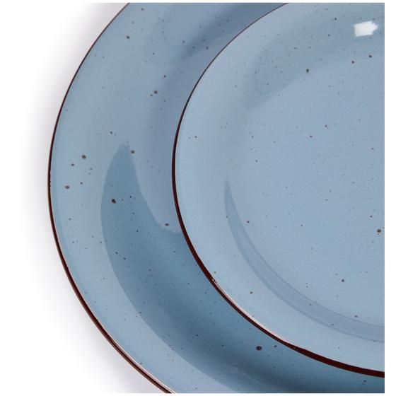 Tableware set - 2 plates close-up