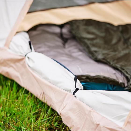 Easy pop-up tent - on grass close-up