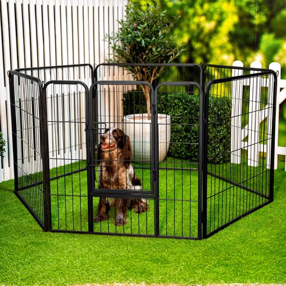 Enclos pour chien modulable dans un jardin