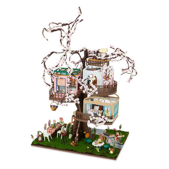 Cabane miniature dans un cerisier en fleurs Crafts & Co