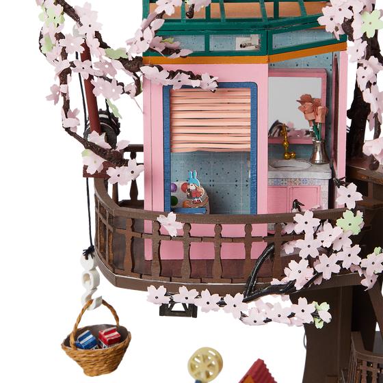 Détails de la maison miniature dans un Sakura