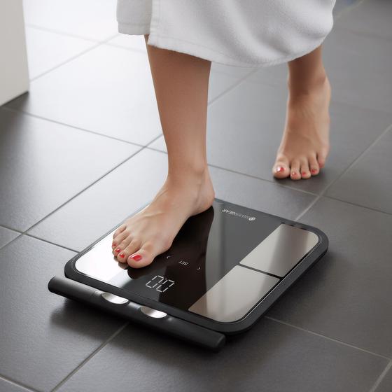 Silvergear smart scale in use