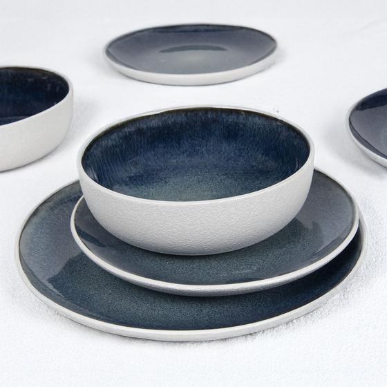 Paksos dinner set – blue/white – on table