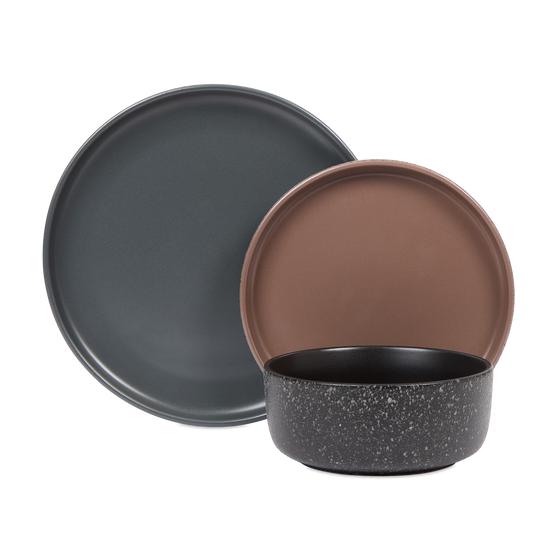 Grande assiette grise, petite assiette marron, bol noir