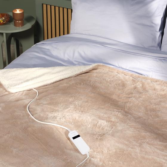 Carmen electric blanket - on bed