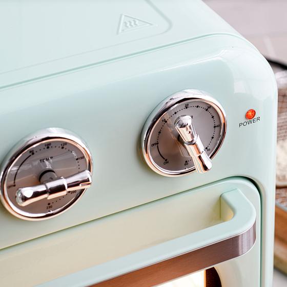 Compact oven with retro look - controls