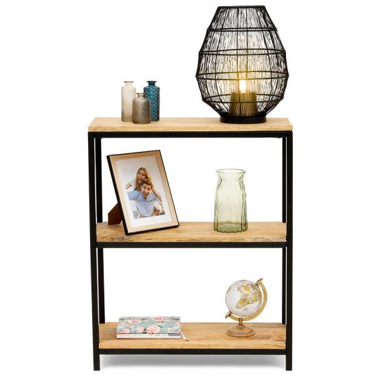 Lampe de table on a shelf