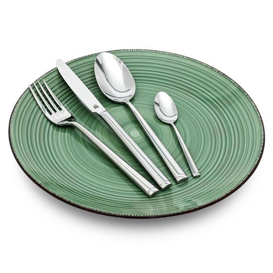 Cutlery BK waal displayed on a plate