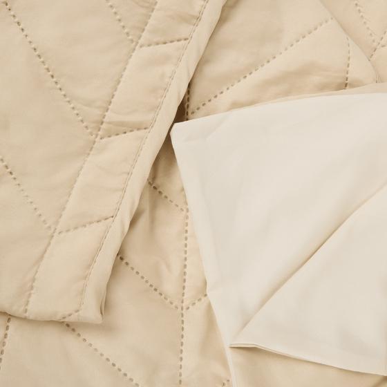 Bedspread and duvet cover set – close-up