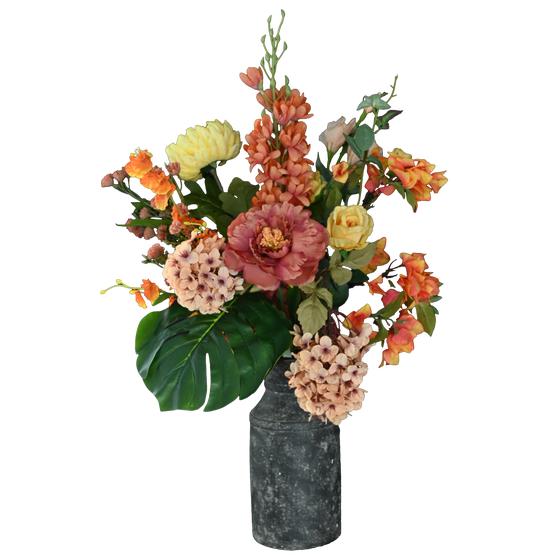 Bouquet de fleurs artificielles de Noël dans un vase