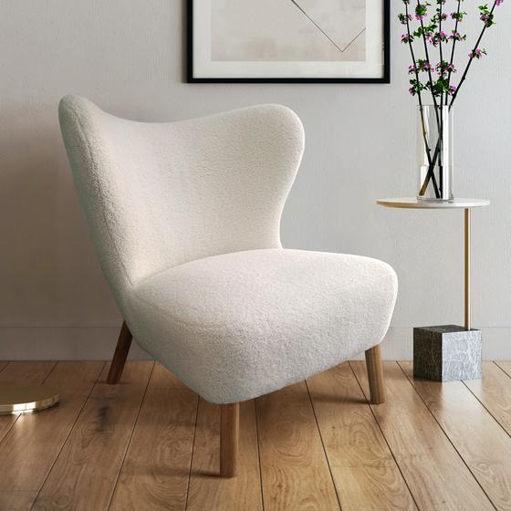 Fauteuil en teddy blanc dans le salon