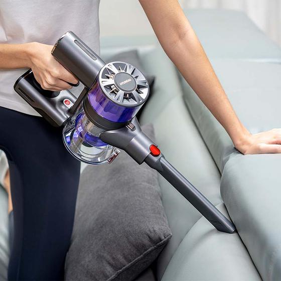 Cleaning between the seams with the Hyundai upright vacuum cleaner