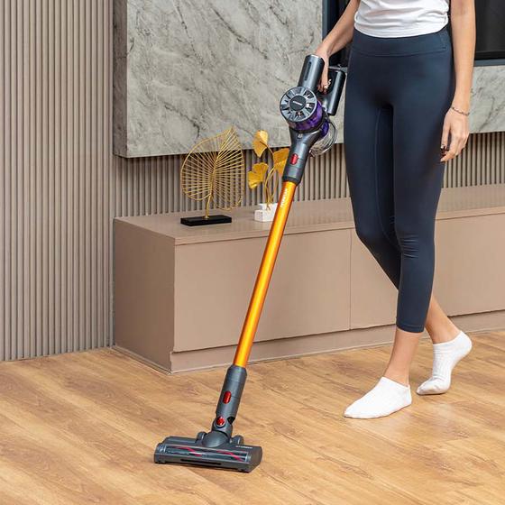Vacuuming with the Hyundai cordless stick vacuum cleaner 120W