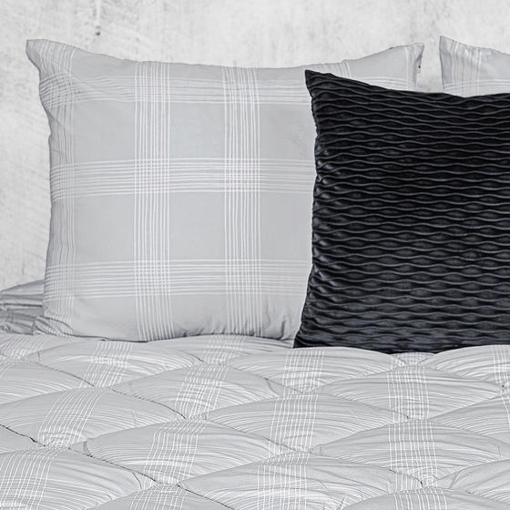 Lazy all-in-one duvet and duvet cover - close-up with pillows