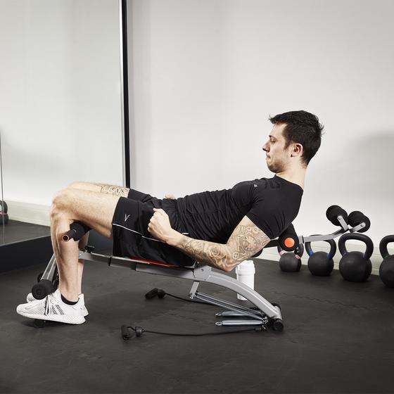 Situps on the multifunctional core trainer
