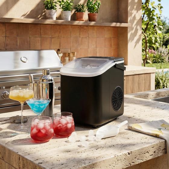 Icemaker lifestyle image