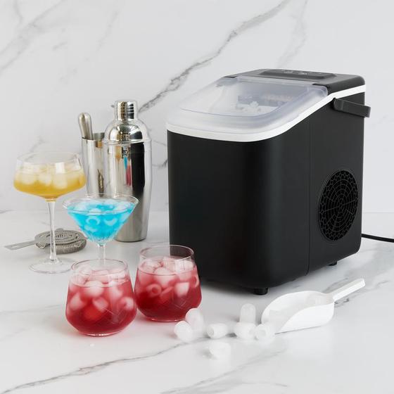 Icemaker with drinks