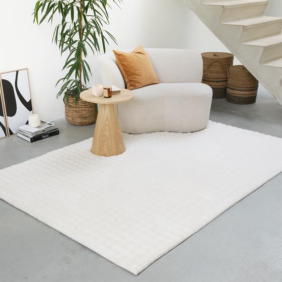 Tapis à pile haute crème dans le salon