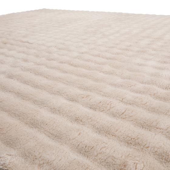 Texture vallonnée du tapis isolant taupe