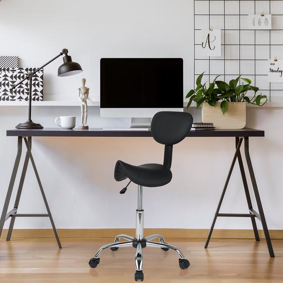 Zadelkruk met ergonmische rugleuning bij bureau