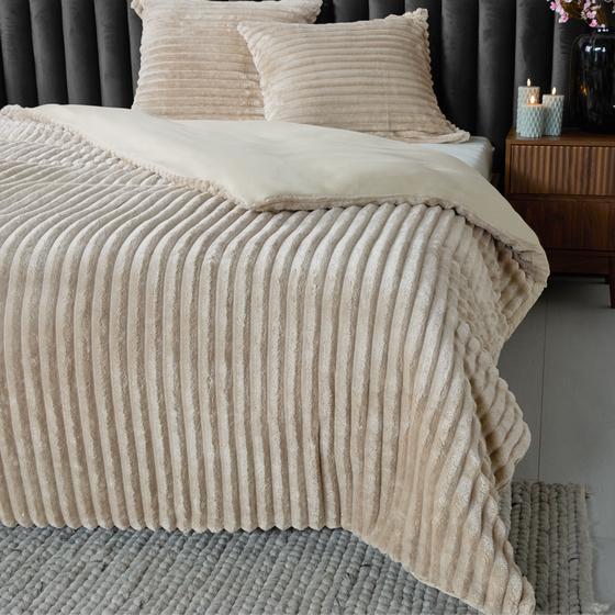 Teddy taupe ribbed duvet cover – 140 x 200/220 cm – on bed
