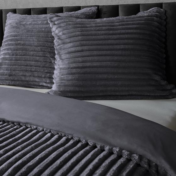 Teddy anthracite ribbed duvet cover – 140 x 200/220 cm – close-up