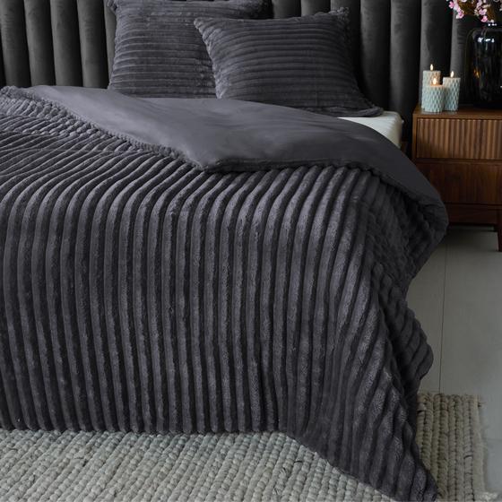 Teddy anthracite ribbed duvet cover – 200 x 200/220 cm – on bed