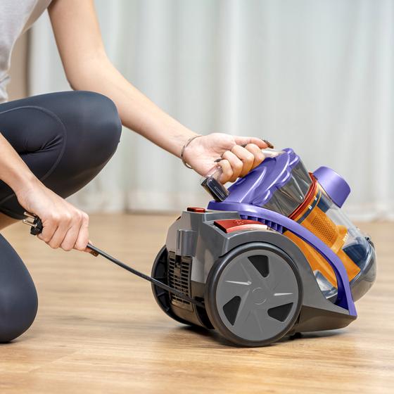 Cyclone vacuum cleaner 800W sfeerfoto met stekker