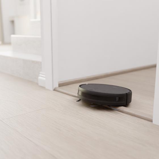Sinji robot vacuum with mop - in use in living room threshold