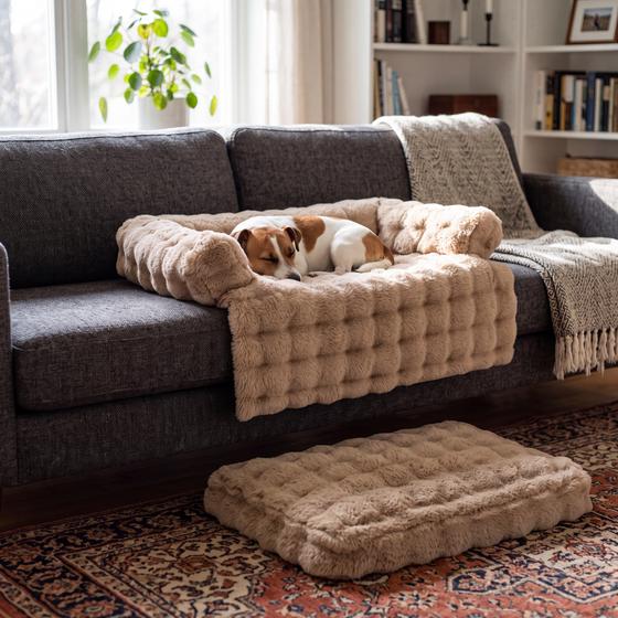Pom Pom Fur hondenkussen - taupe sfeer 2