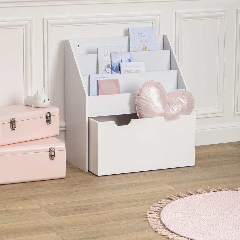 Kids' bookcase on wheels - in bedroom