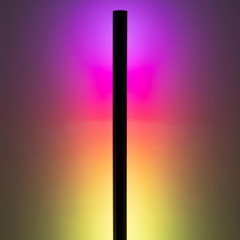 LED multicolour vloerlamp aan paars