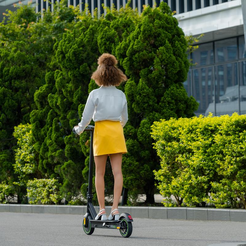 Acer ES Series 3 electric scooter - on street